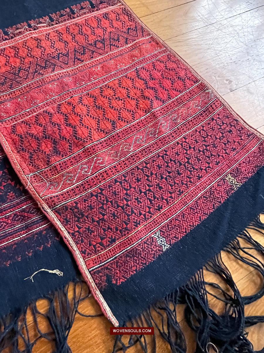 169 Antique Yao Head Cloth with Silk Floss Embroidery on Handspun cotton - Antique Decor Ethnic Art