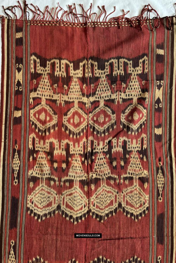 Antiker Iban-Zeremonien-Ikat von 1843 mit auffälligen anthropomorphen Figuren