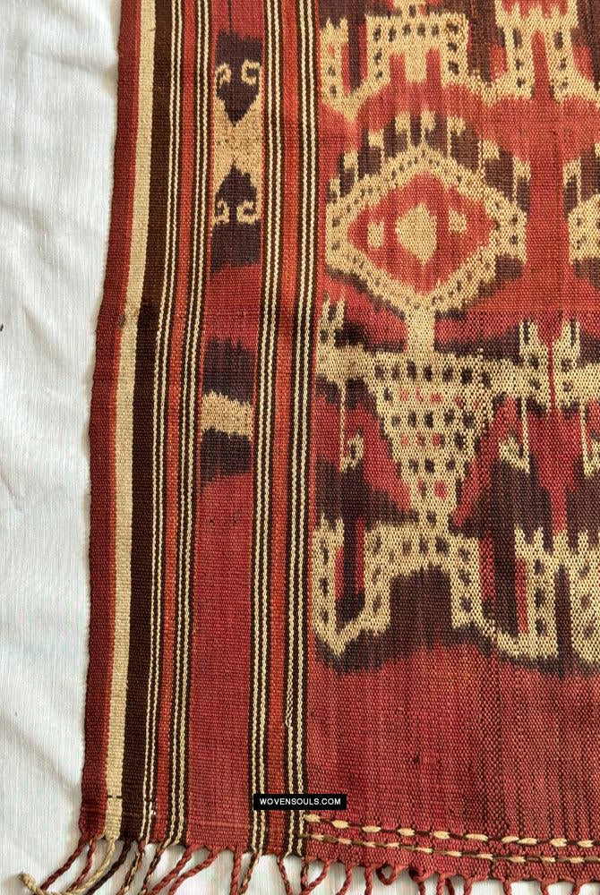 Antiker Iban-Zeremonien-Ikat von 1843 mit auffälligen anthropomorphen Figuren