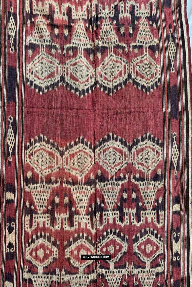 Antiker Iban-Zeremonien-Ikat von 1843 mit auffälligen anthropomorphen Figuren