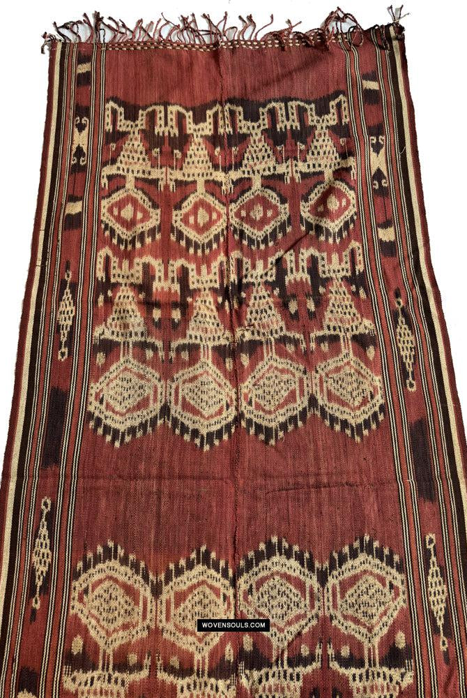 Antiker Iban-Zeremonien-Ikat von 1843 mit auffälligen anthropomorphen Figuren