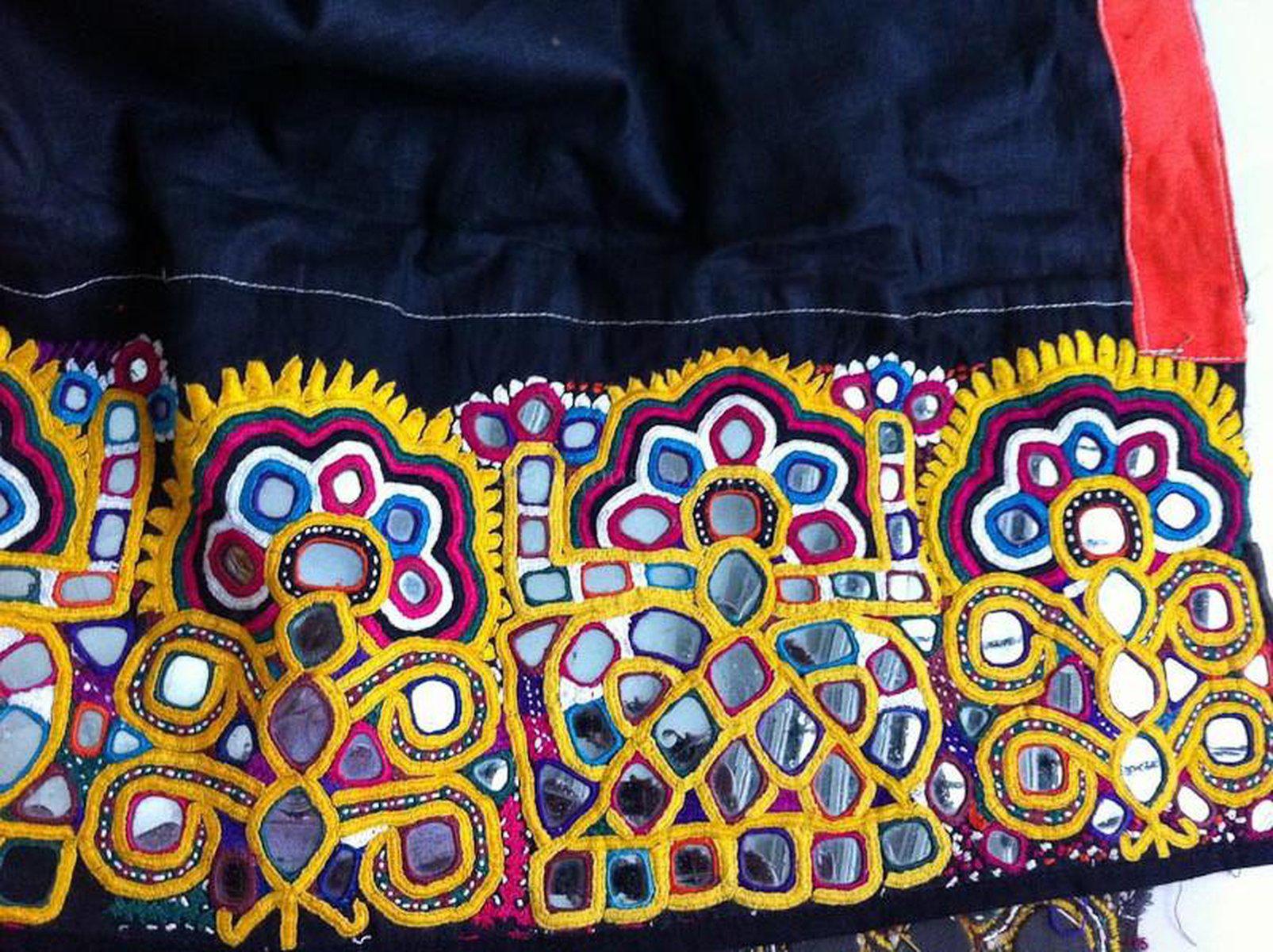 189 Vintage Indian Tribal Embroidery Shawl Veil odhana-WOVENSOULS-Antique-Vintage-Textiles-Art-Decor