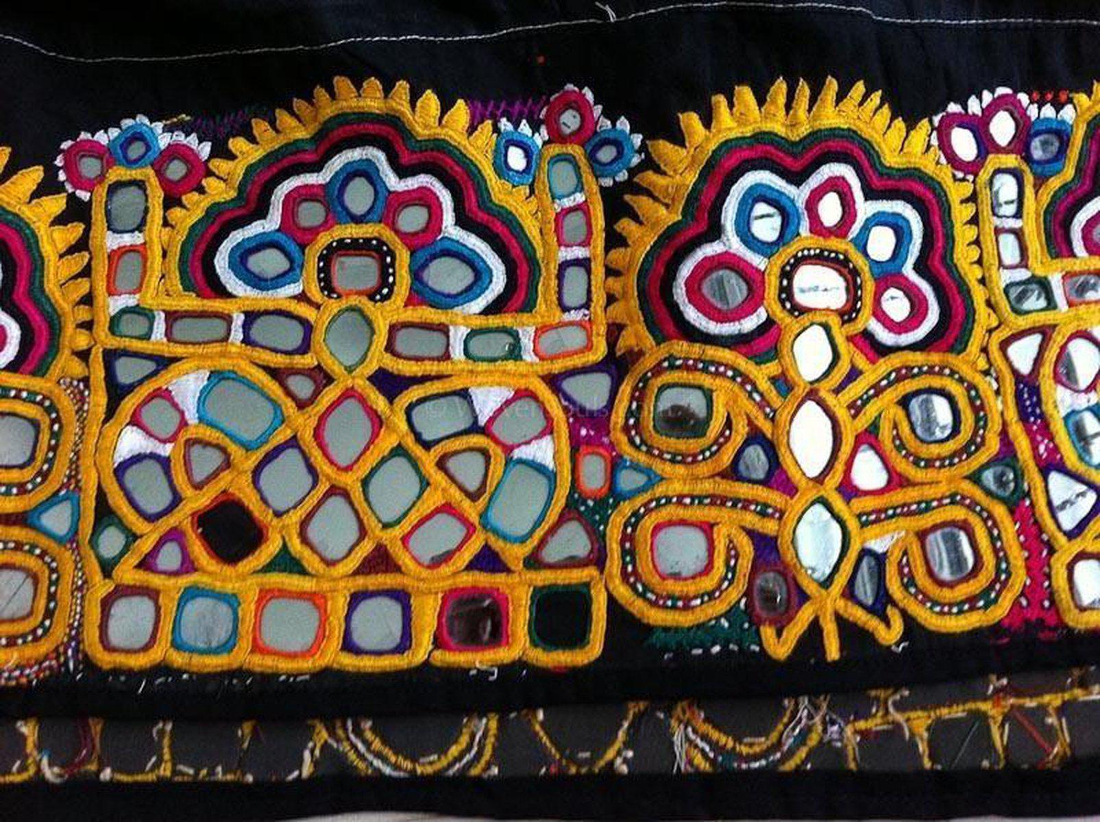 189 Vintage Indian Tribal Embroidery Shawl Veil odhana-WOVENSOULS-Antique-Vintage-Textiles-Art-Decor