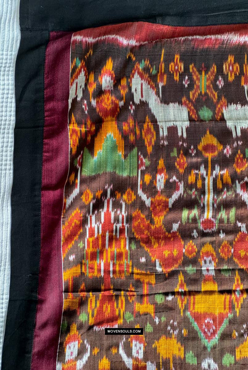 223-Ein kambodschanischer Seiden-Ikat-Pidan-Pedan-Tempelbehang