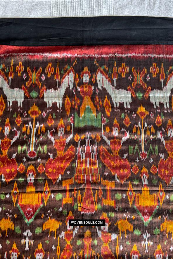 223-Ein kambodschanischer Seiden-Ikat-Pidan-Pedan-Tempelbehang