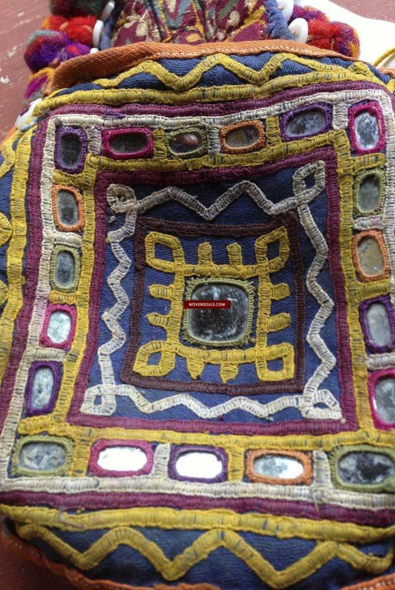 455 VENDU vintage Indhoni Brodé Pot Holder-WOVENSOULS-Antique-Vintage-Textiles-Art-Décor