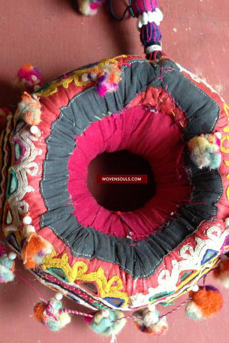 456 VENDU vintage Indhoni Brodé Pot Holder-WOVENSOULS-Antique-Vintage-Textiles-Art-Décor
