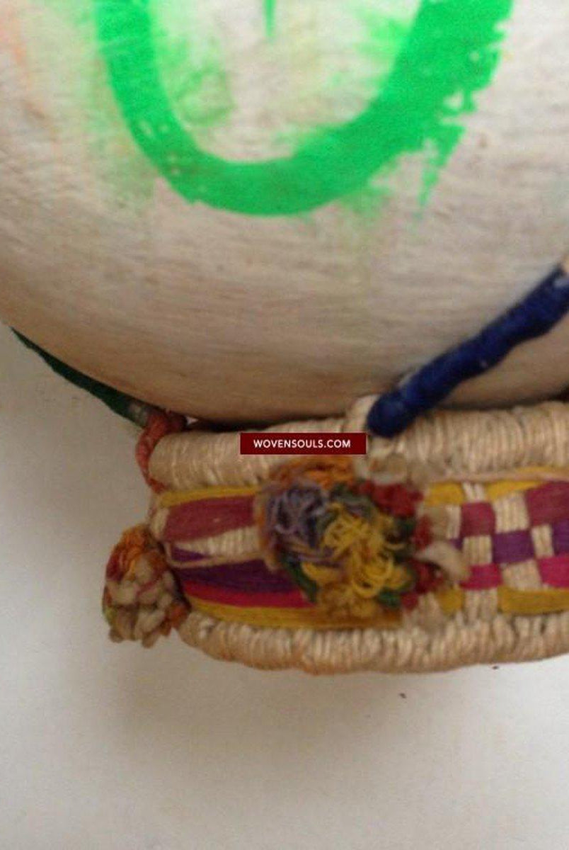 457 Vieux support de pot de beurre brodé Indhoni suspendu-WOVENSOULS-Antique-Vintage-Textiles-Art-Décor