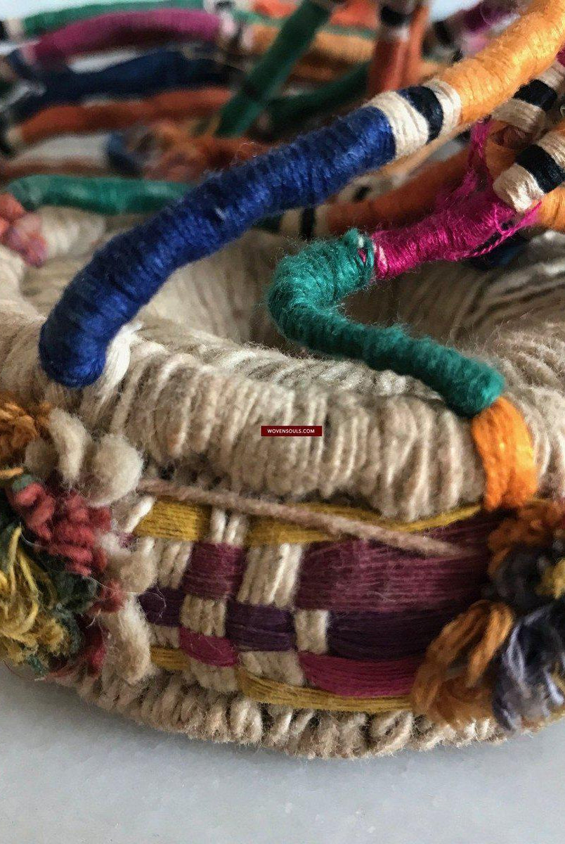 457 Vieux support de pot de beurre brodé Indhoni suspendu-WOVENSOULS-Antique-Vintage-Textiles-Art-Décor