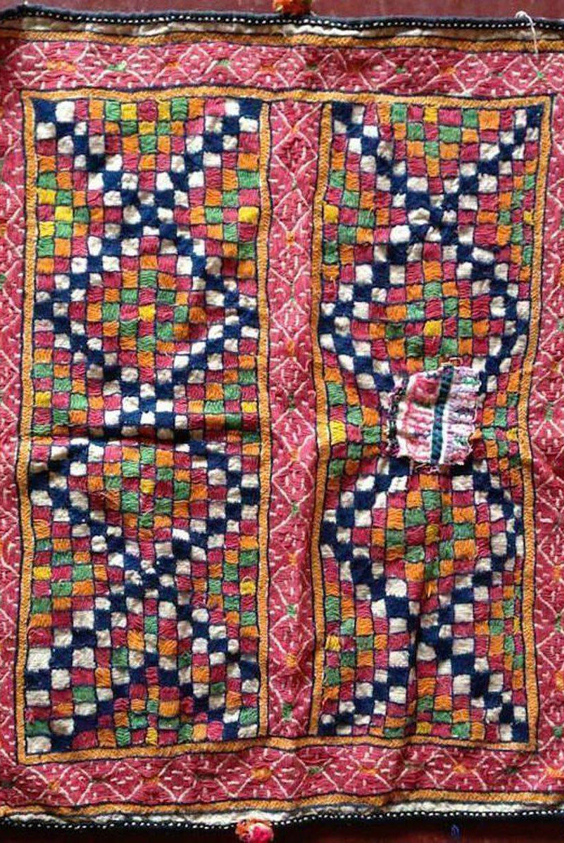 465 Vintage Panel Tribal Textile avec Réparation-WOVENSOULS-Antique-Vintage-Textiles-Art-Décor