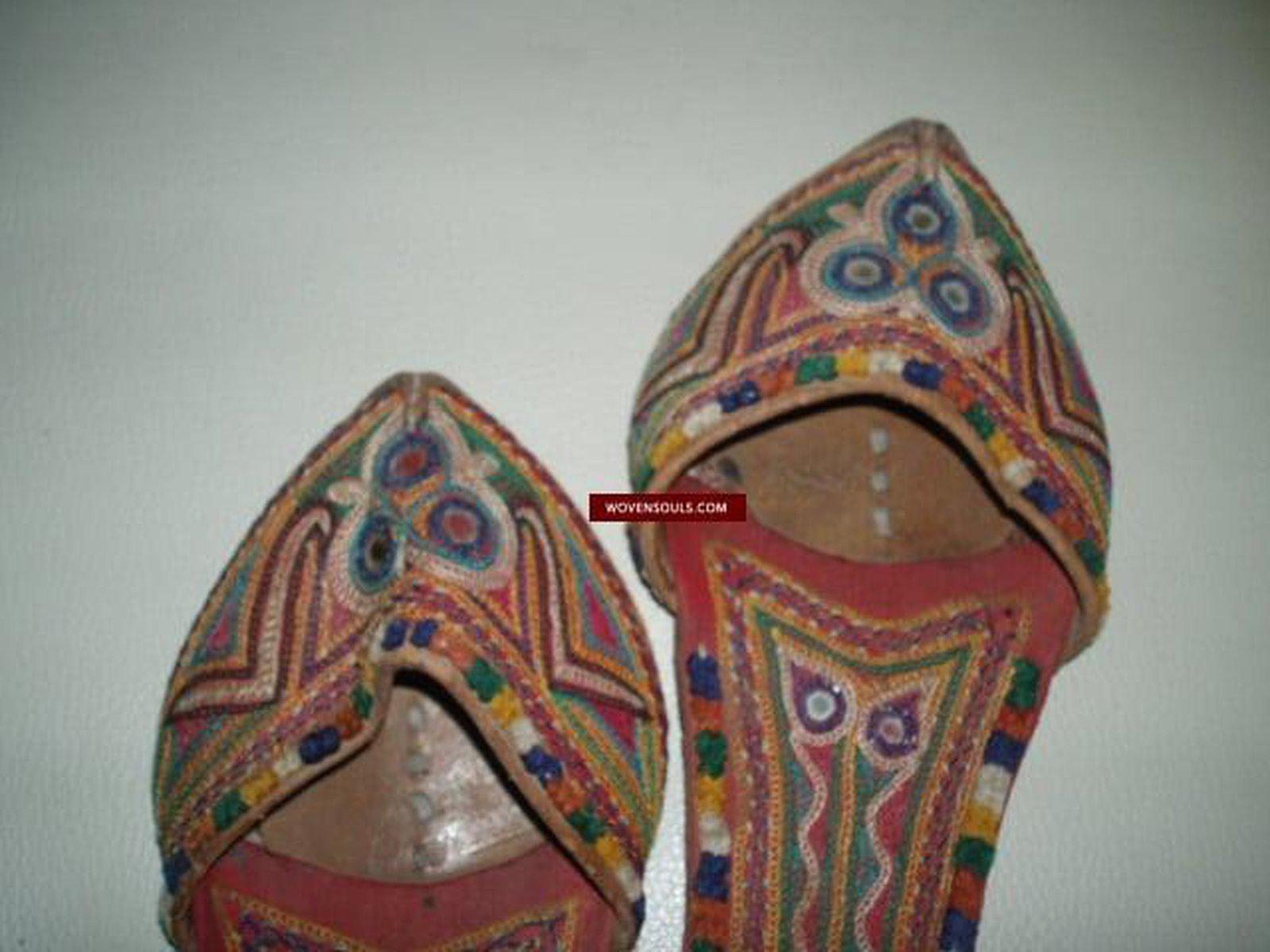 469 Vintage Tribal Mojri Slipper with Embroidery & Mirrorwork-WOVENSOULS-Antique-Vintage-Textiles-Art-Decor