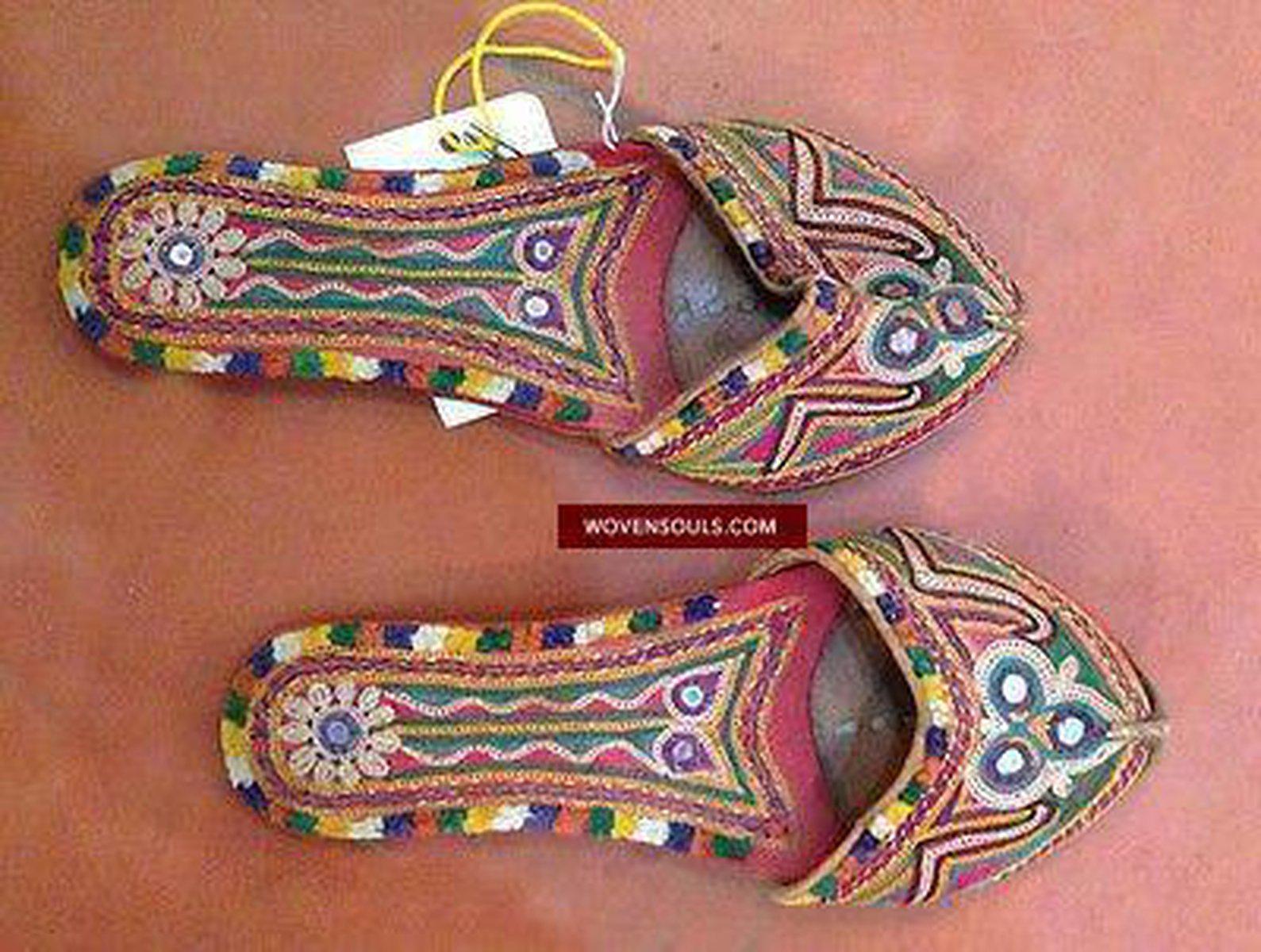 469 Vintage Tribal Mojri Slipper with Embroidery & Mirrorwork-WOVENSOULS-Antique-Vintage-Textiles-Art-Decor