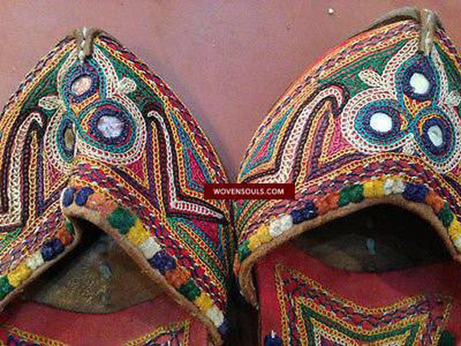 469 Vintage Tribal Mojri Slipper with Embroidery & Mirrorwork-WOVENSOULS-Antique-Vintage-Textiles-Art-Decor