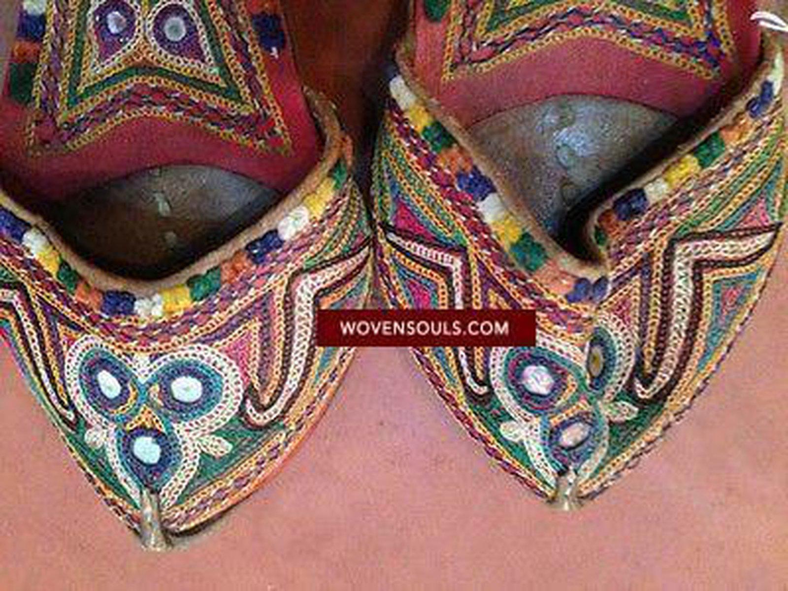 469 Vintage Tribal Mojri Slipper with Embroidery & Mirrorwork-WOVENSOULS-Antique-Vintage-Textiles-Art-Decor