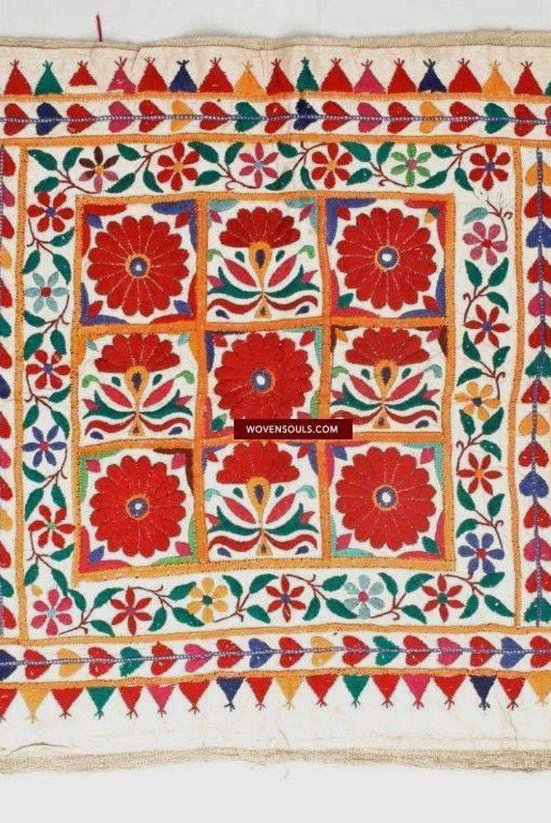 723 VENDU- Vintage Rabari Chakda Chaakla Art textile pour décoration murale-WOVENSOULS-Antique-Vintage-Textiles-Art-Décor