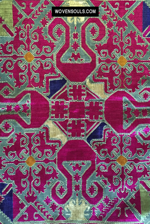 Federa per cuscino ricamata in seta antica di qualità museale 911 - Swat Valley-WOVENSOULS Tessuti antichi e Galleria d'arte
