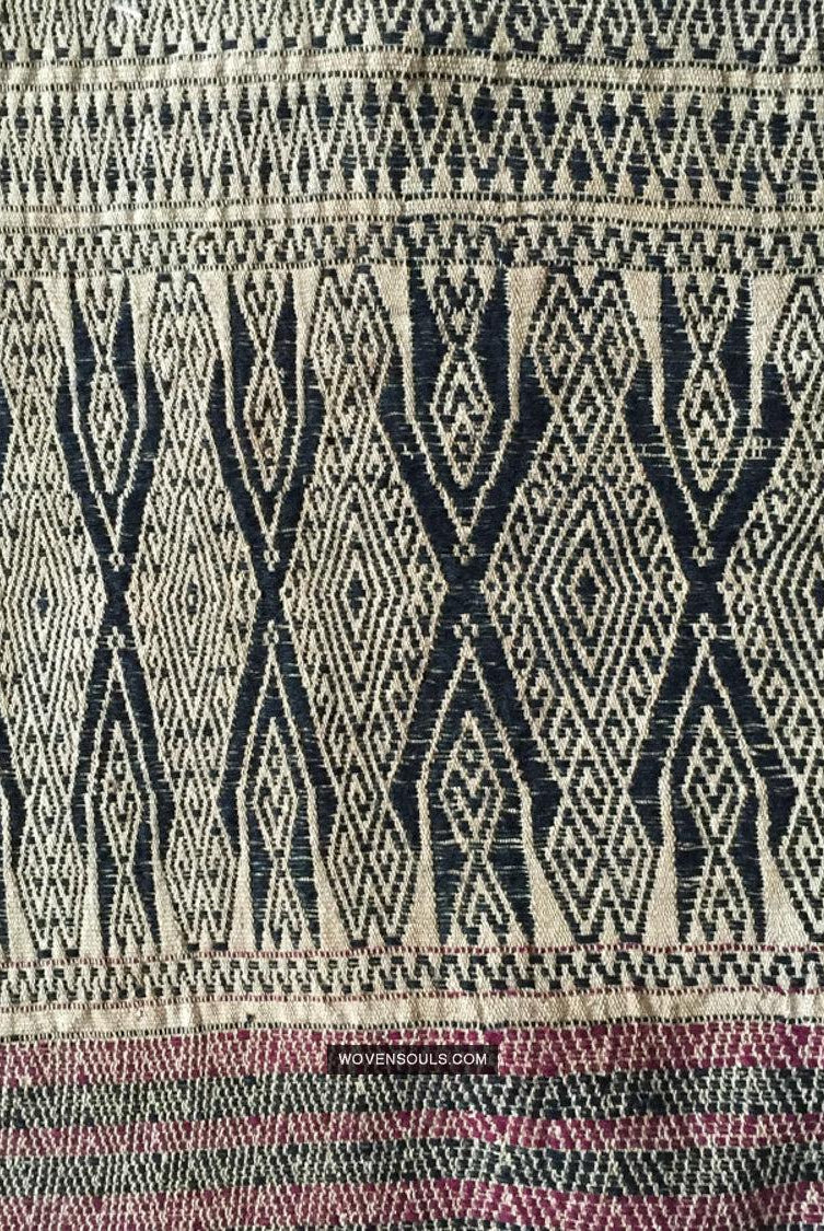 1032 Antique Batak Shaman Head Cloth - WOVENSOULS Antique Vintage Art Interior Decor