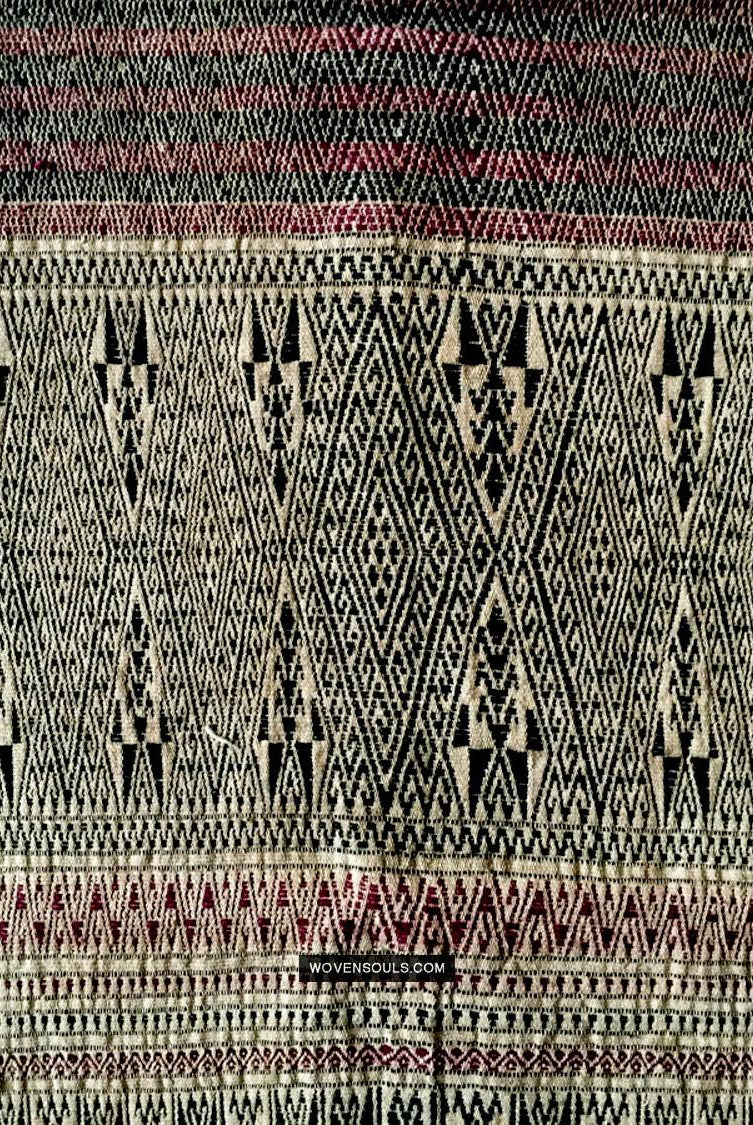 1032 Antique Batak Shaman Head Cloth - WOVENSOULS Antique Vintage Art Interior Decor