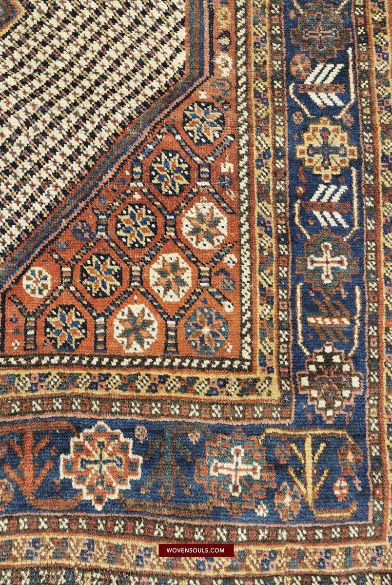 103 VENDU Tapis Qashqai Nieriz - Treillis étoilé et champ blanc en arête de poisson avec animaux - Galerie 2-WOVENSOULS-Antique-Vintage-Textiles-Art-Décor