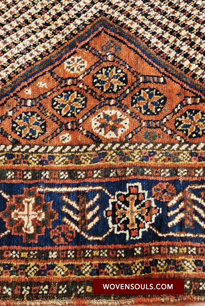 103 VENDU Tapis Qashqai Nieriz - Treillis étoilé et champ blanc en arête de poisson avec animaux - Galerie 2-WOVENSOULS-Antique-Vintage-Textiles-Art-Décor