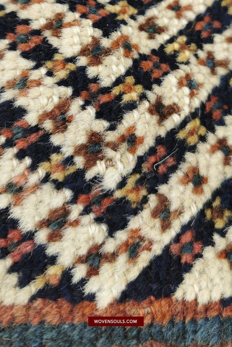 103 VENDU Tapis Qashqai Nieriz - Treillis étoilé et champ blanc en arête de poisson avec animaux - Galerie 2-WOVENSOULS-Antique-Vintage-Textiles-Art-Décor