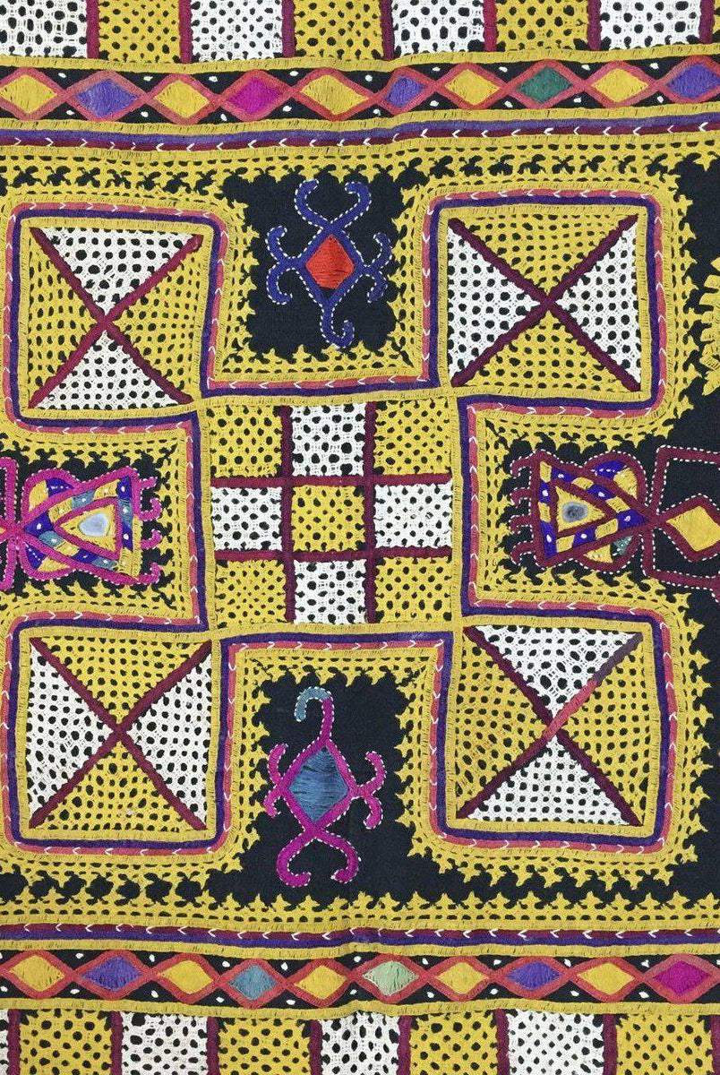 1030 chef-d’œuvre de broderie en tissu de berceau Ghodiyu vintage-WOVENSOULS-Antique-Vintage-Textiles-Art-Décor