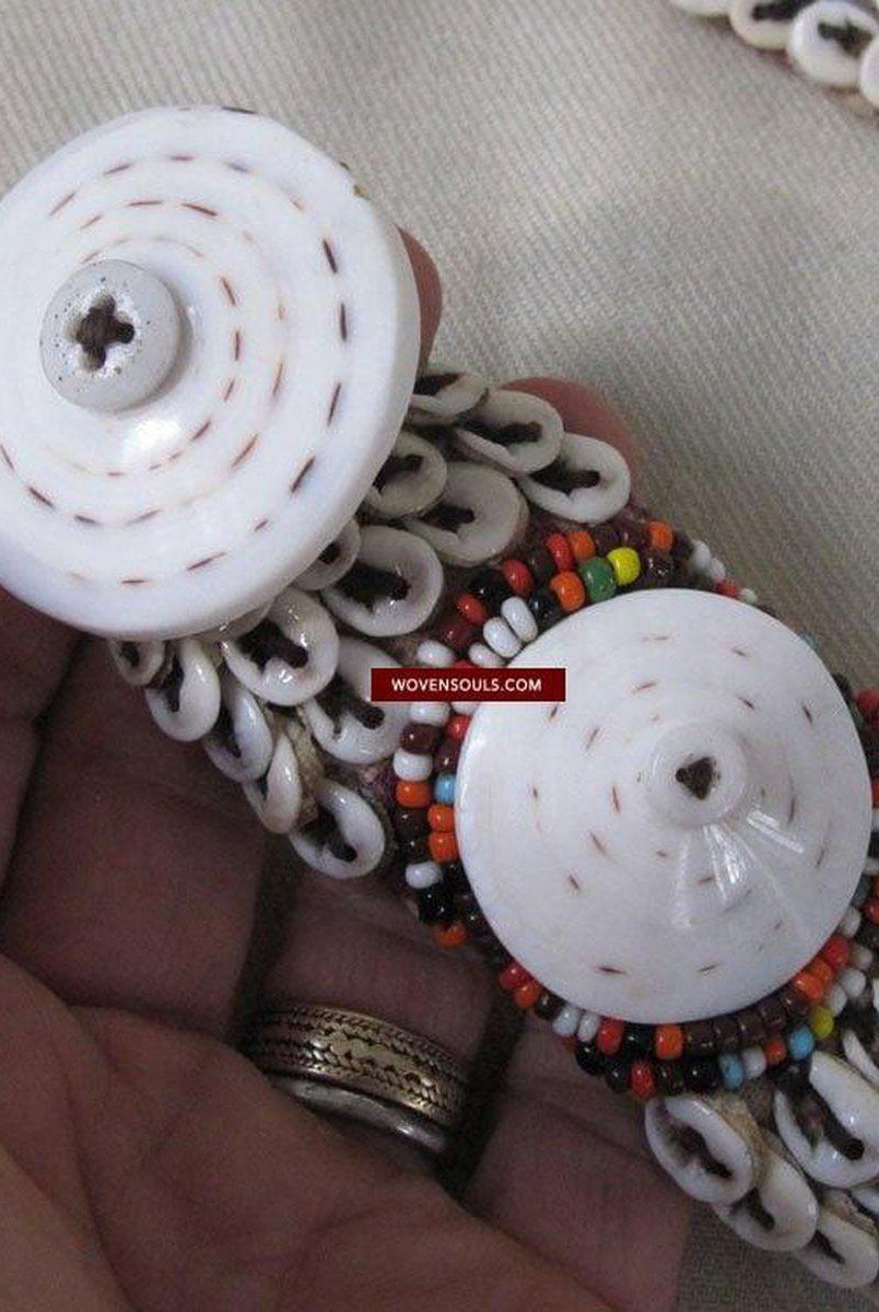 1098 Ceinture de ceinture Maloh antique avec cauris et perles-WOVENSOULS-Antique-Vintage-Textiles-Art-Décor