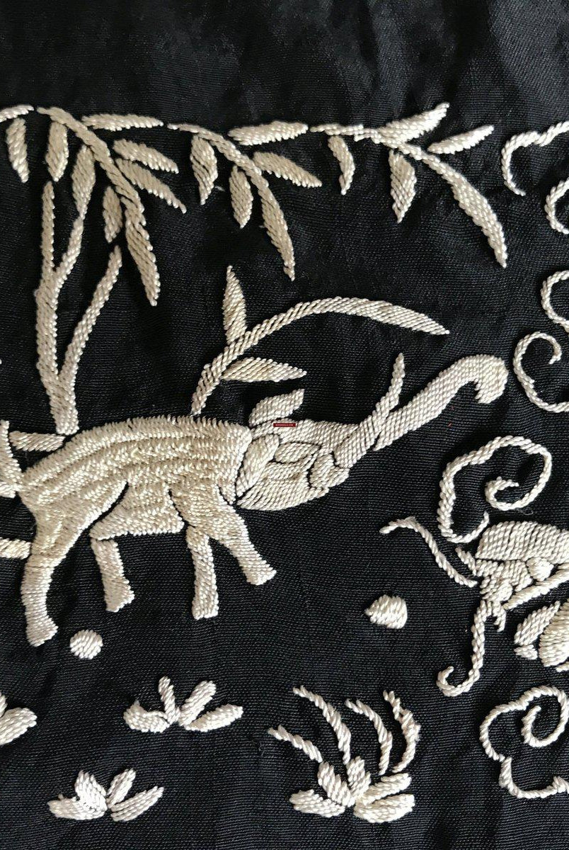 1141 Antike doppelseitige Stickerei Manila Manton – kantonesische Stickerei mit Lifestyle-Szenen –WOVENSOULS-Antike-Vintage-Textilien-Kunst-Dekor