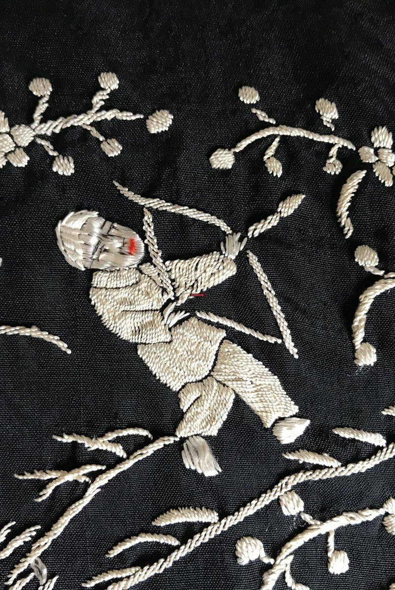 1141 Antike doppelseitige Stickerei Manila Manton – kantonesische Stickerei mit Lifestyle-Szenen –WOVENSOULS-Antike-Vintage-Textilien-Kunst-Dekor