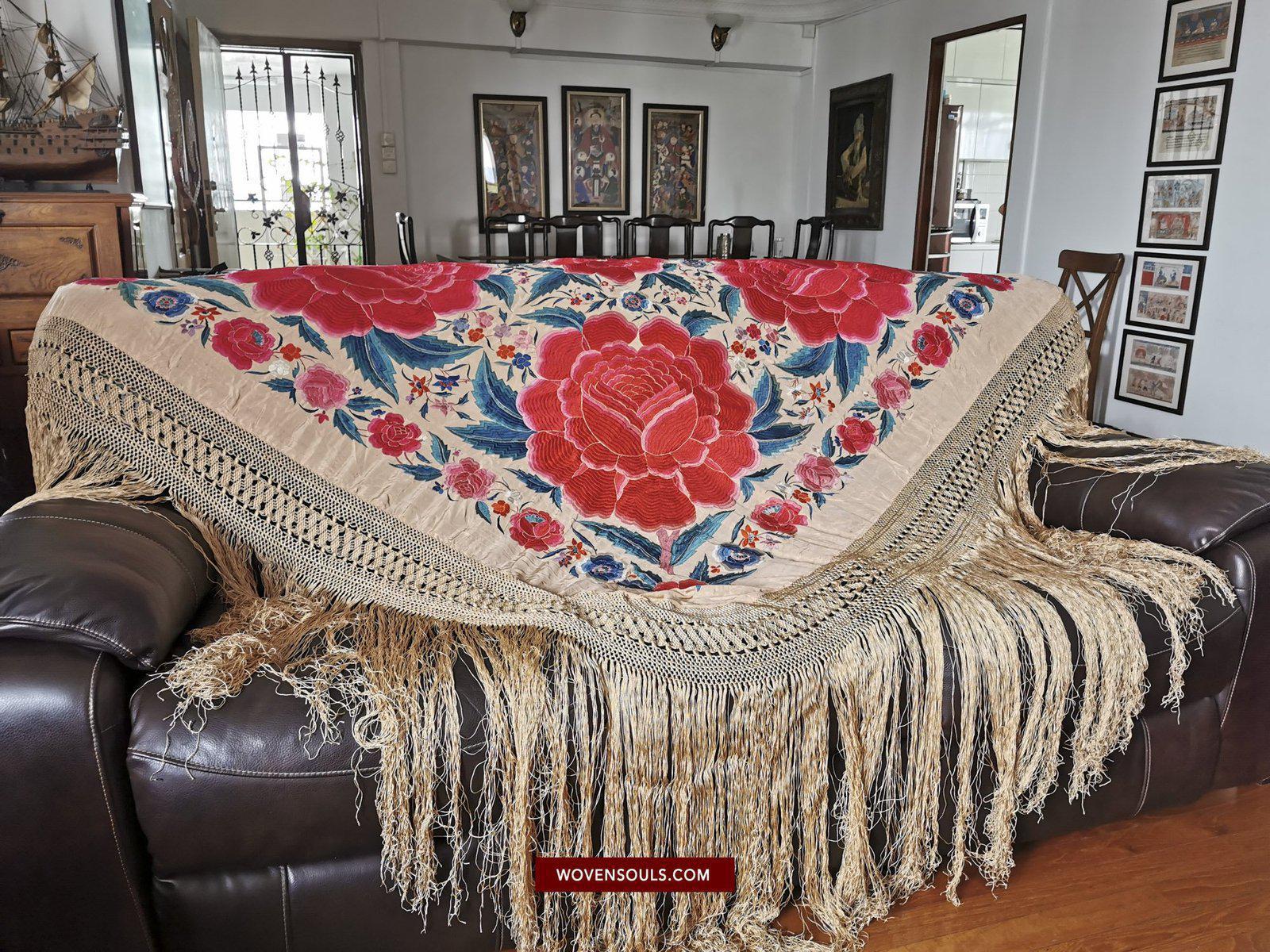 1146 Châle cantonais Manton Floral Antique de Manille avec broderie double face-WOVENSOULS-Antique-Vintage-Textiles-Art-Décor