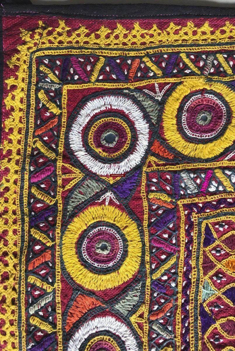 1174 Vintage Ghodiyu berceau tissu broderie indien Textile Art-WOVENSOULS-Antique-Vintage-Textiles-Art-Décor