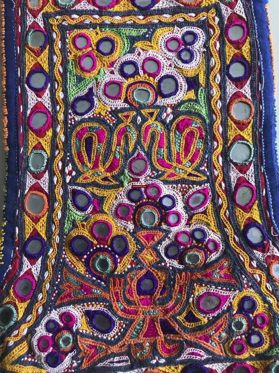 1197 Small Vintage Purse with Ahir Embroidery-WOVENSOULS-Antique-Vintage-Textiles-Art-Decor