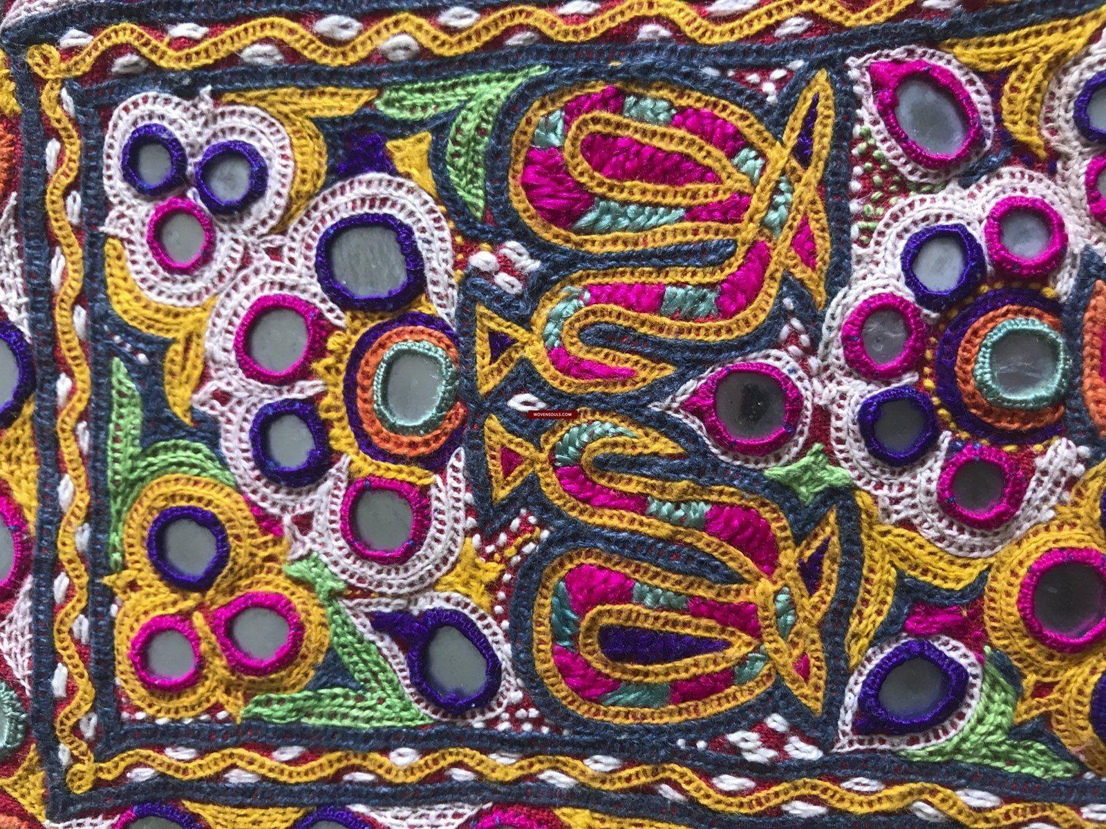 1197 Small Vintage Purse with Ahir Embroidery-WOVENSOULS-Antique-Vintage-Textiles-Art-Decor