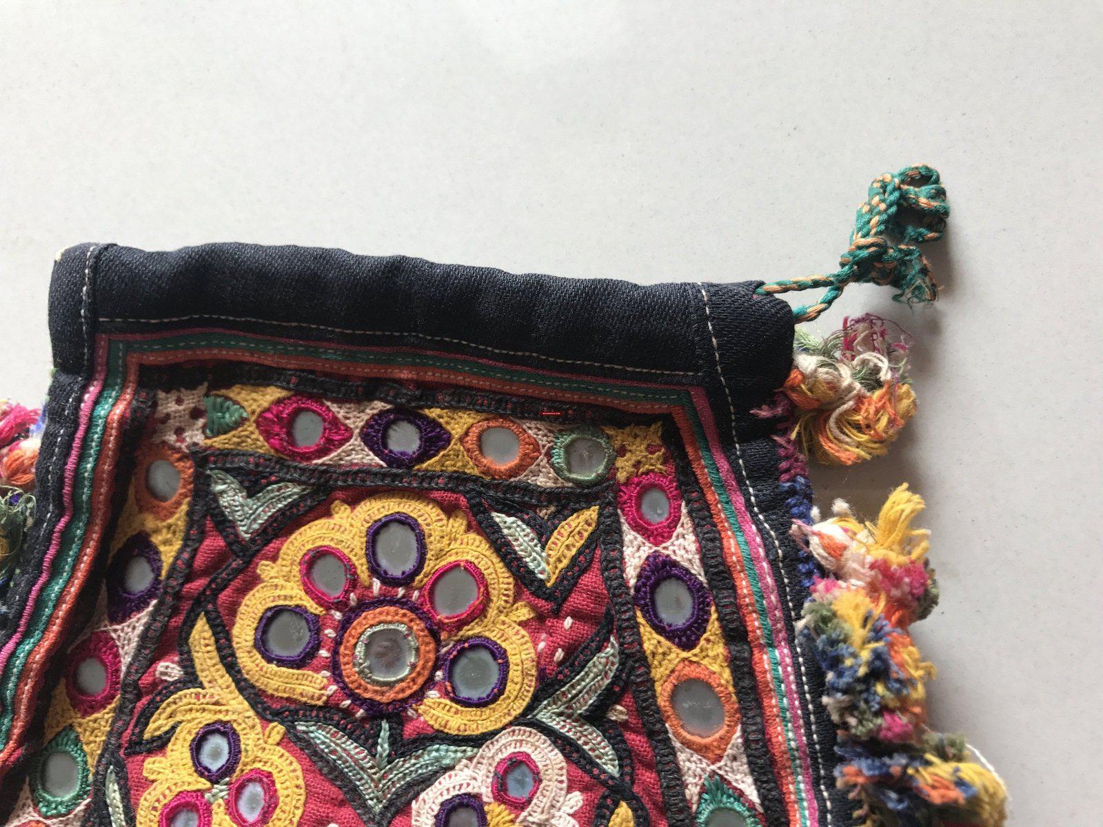 1199 Small Vintage Purse with Ahir Embroidery-WOVENSOULS-Antique-Vintage-Textiles-Art-Decor