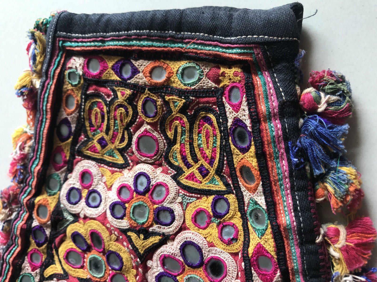 1199 Small Vintage Purse with Ahir Embroidery-WOVENSOULS-Antique-Vintage-Textiles-Art-Decor