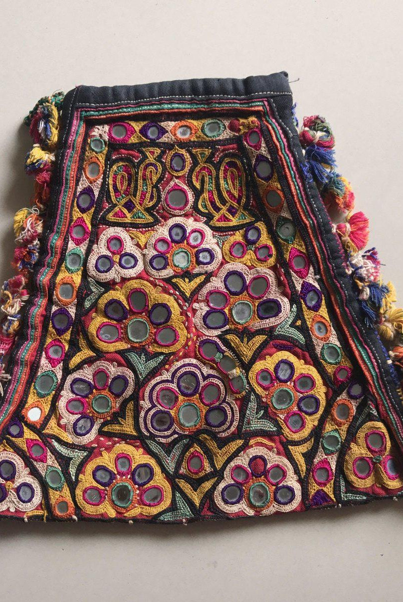 1199 Small Vintage Purse with Ahir Embroidery-WOVENSOULS-Antique-Vintage-Textiles-Art-Decor