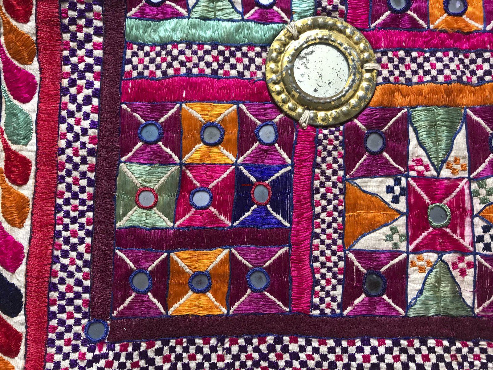 1211 Vintage indischer zeremonieller Baldachin, Wanddekoration, Textilkunst aus Gujarat-WOVENSOULS-Antike-Vintage-Textilien-Kunst-Dekor