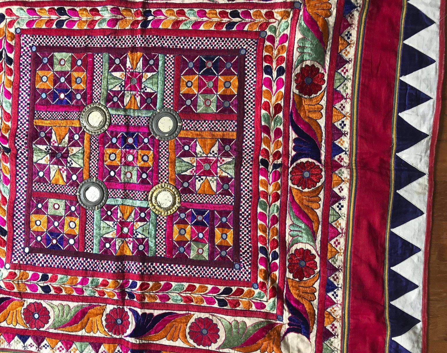 1211 Vintage indischer zeremonieller Baldachin, Wanddekoration, Textilkunst aus Gujarat-WOVENSOULS-Antike-Vintage-Textilien-Kunst-Dekor
