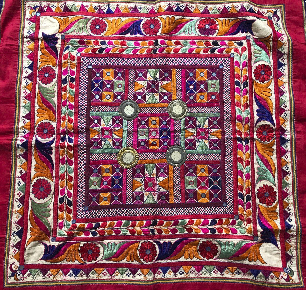 1211 Vintage indischer zeremonieller Baldachin, Wanddekoration, Textilkunst aus Gujarat-WOVENSOULS-Antike-Vintage-Textilien-Kunst-Dekor