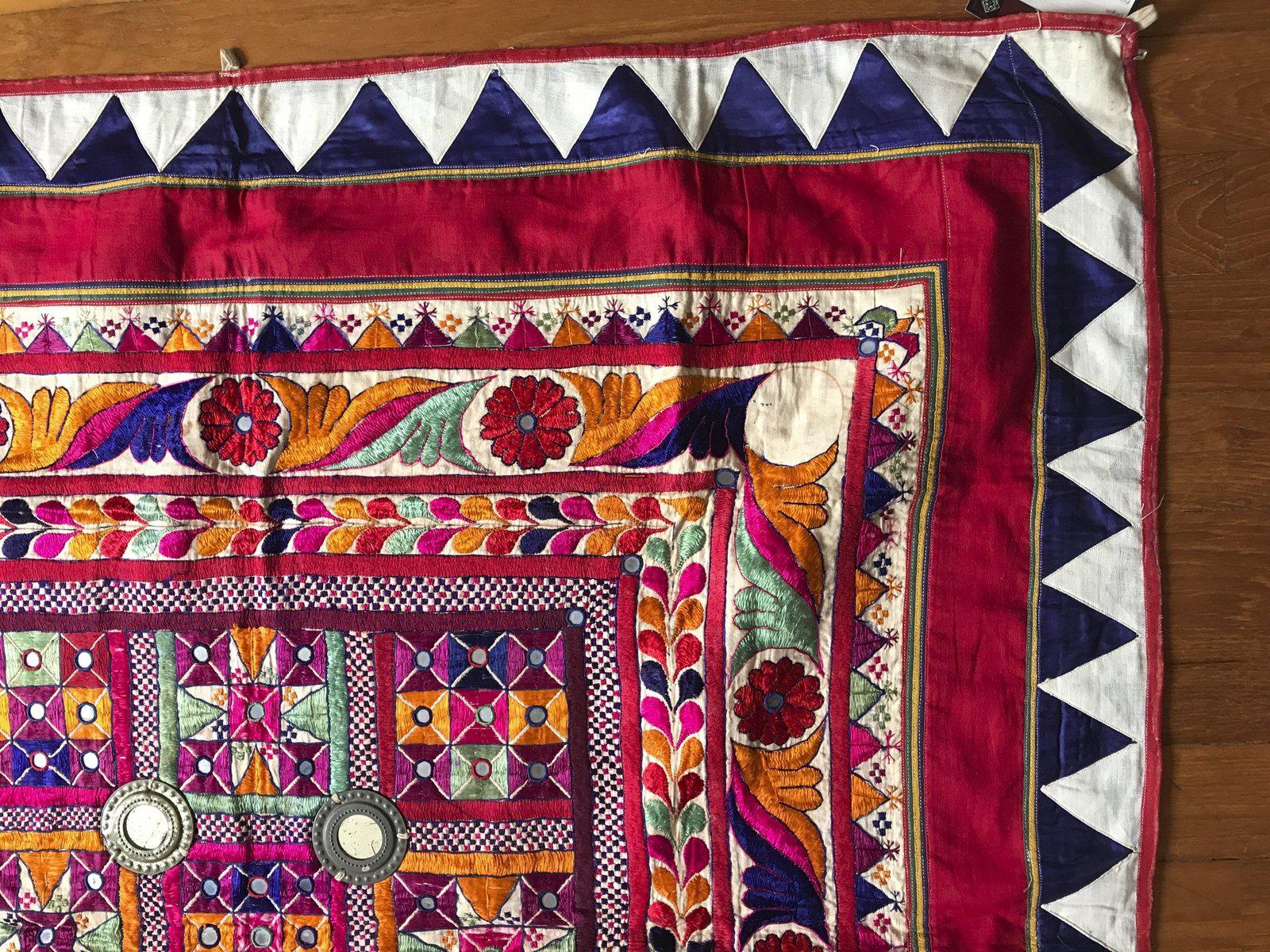1211 Vintage indischer zeremonieller Baldachin, Wanddekoration, Textilkunst aus Gujarat-WOVENSOULS-Antike-Vintage-Textilien-Kunst-Dekor
