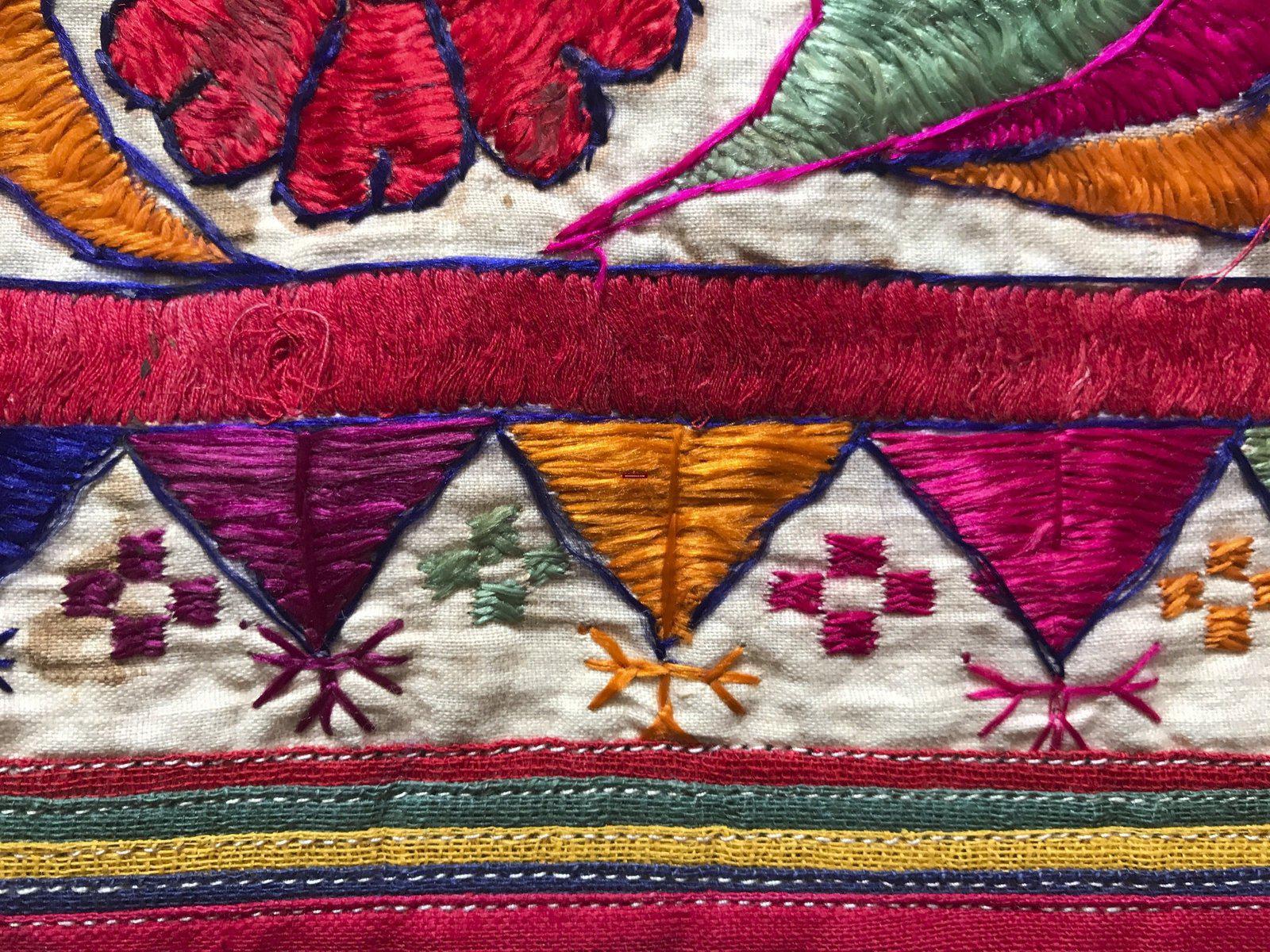 1211 Vintage indischer zeremonieller Baldachin, Wanddekoration, Textilkunst aus Gujarat-WOVENSOULS-Antike-Vintage-Textilien-Kunst-Dekor