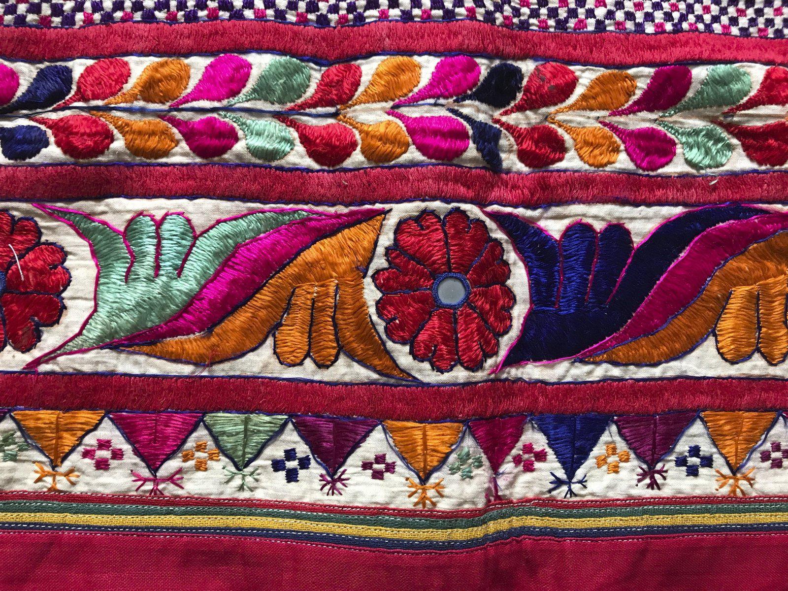 1211 Vintage indischer zeremonieller Baldachin, Wanddekoration, Textilkunst aus Gujarat-WOVENSOULS-Antike-Vintage-Textilien-Kunst-Dekor