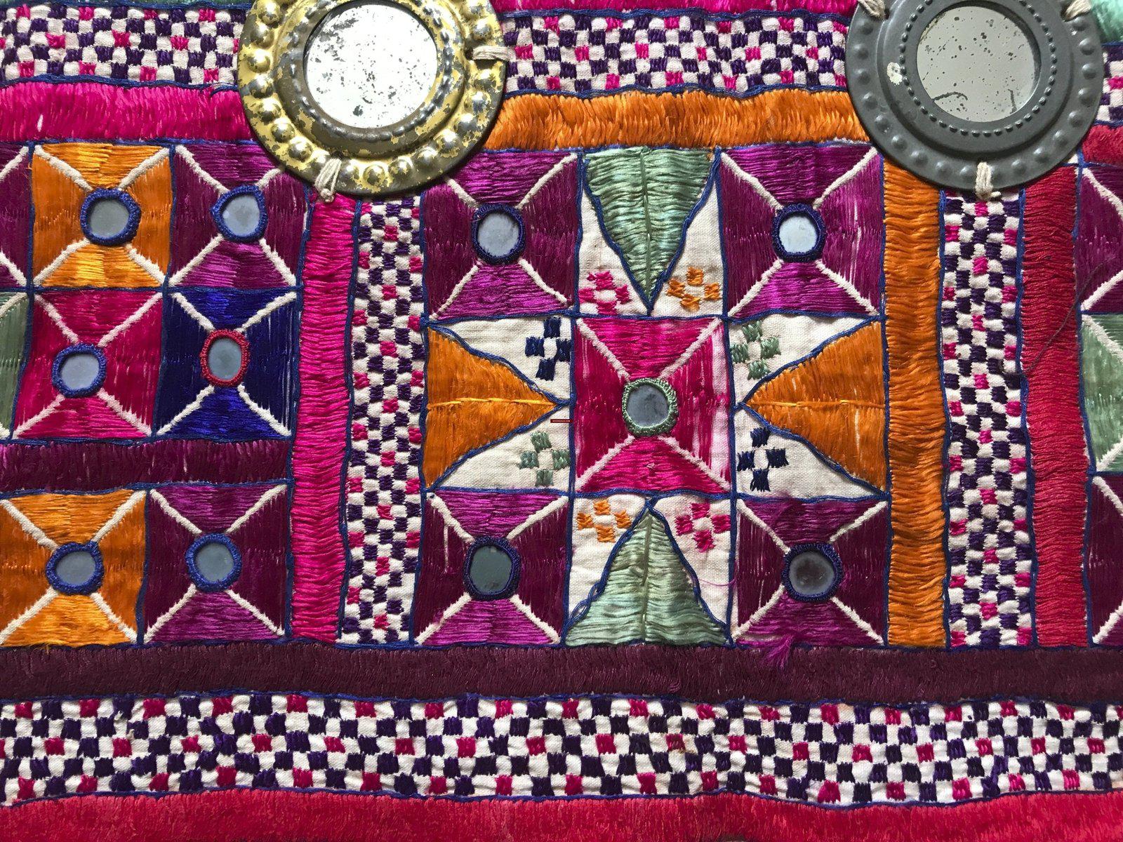 1211 Vintage indischer zeremonieller Baldachin, Wanddekoration, Textilkunst aus Gujarat-WOVENSOULS-Antike-Vintage-Textilien-Kunst-Dekor