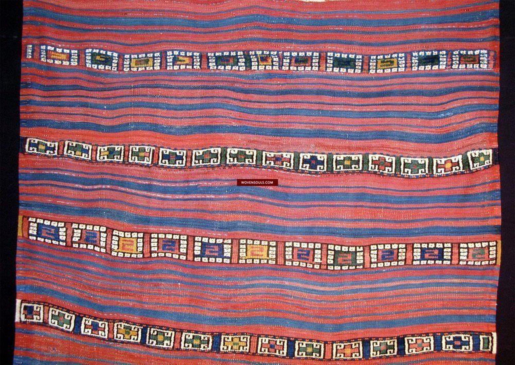 1257 Raro e antico Yuncu Kilim anatolico con fasce in pile - Galleria-2-WOVENSOULS-Arredamento artistico-tessile-vintage-antico