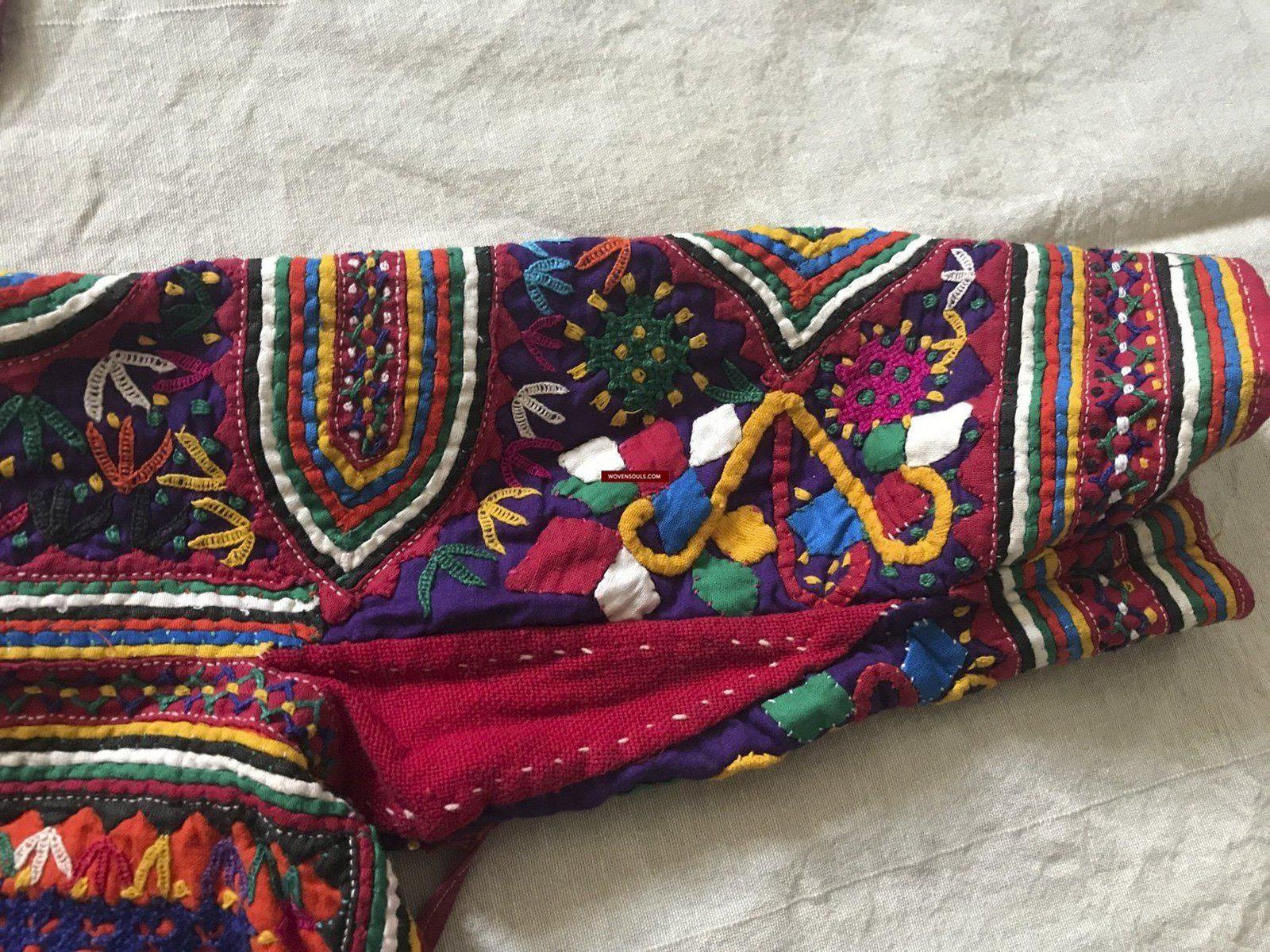 1265 Vintage Choli Blouse with Embroidery-WOVENSOULS-Antique-Vintage-Textiles-Art-Decor