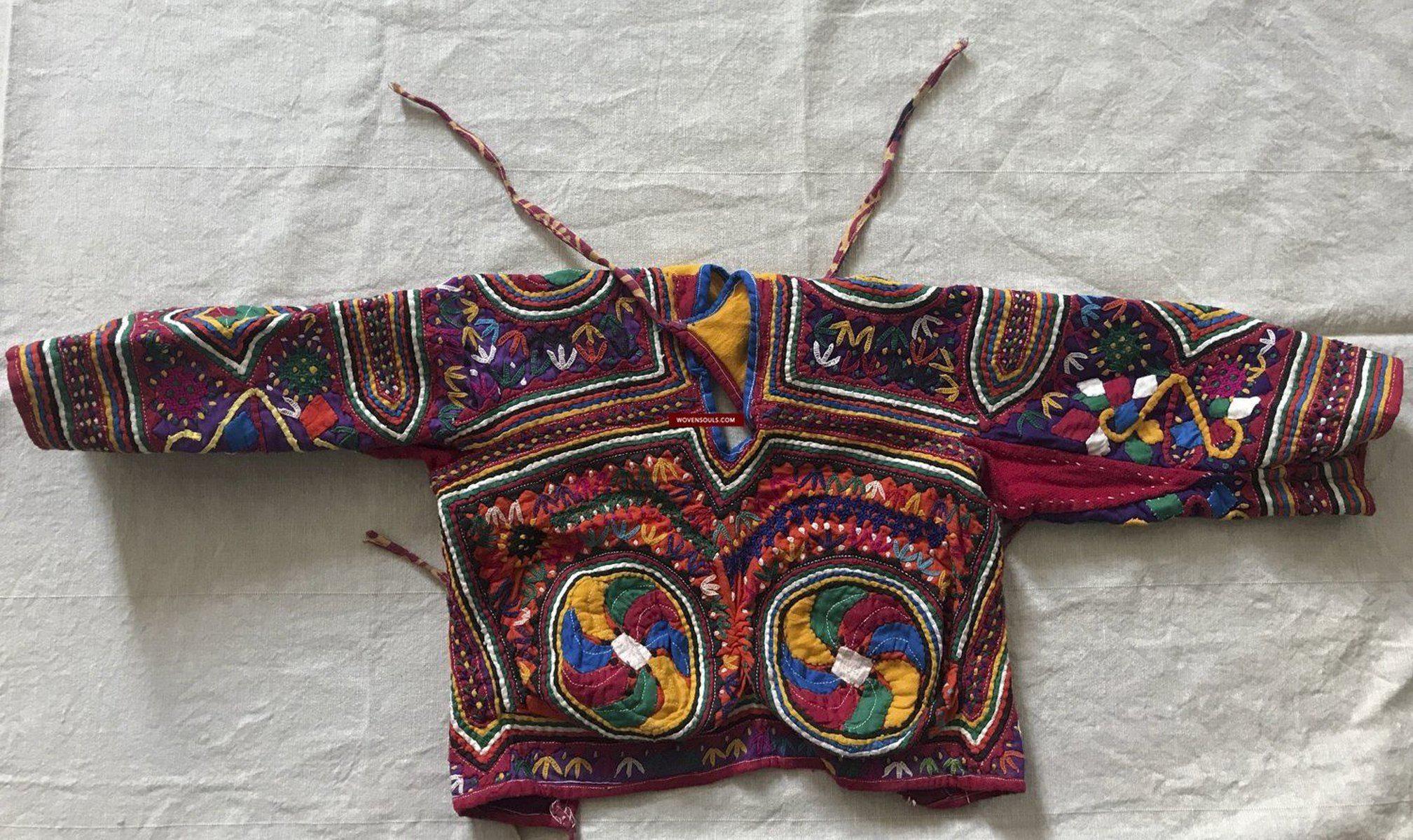 1265 Vintage Choli Blouse with Embroidery-WOVENSOULS-Antique-Vintage-Textiles-Art-Decor