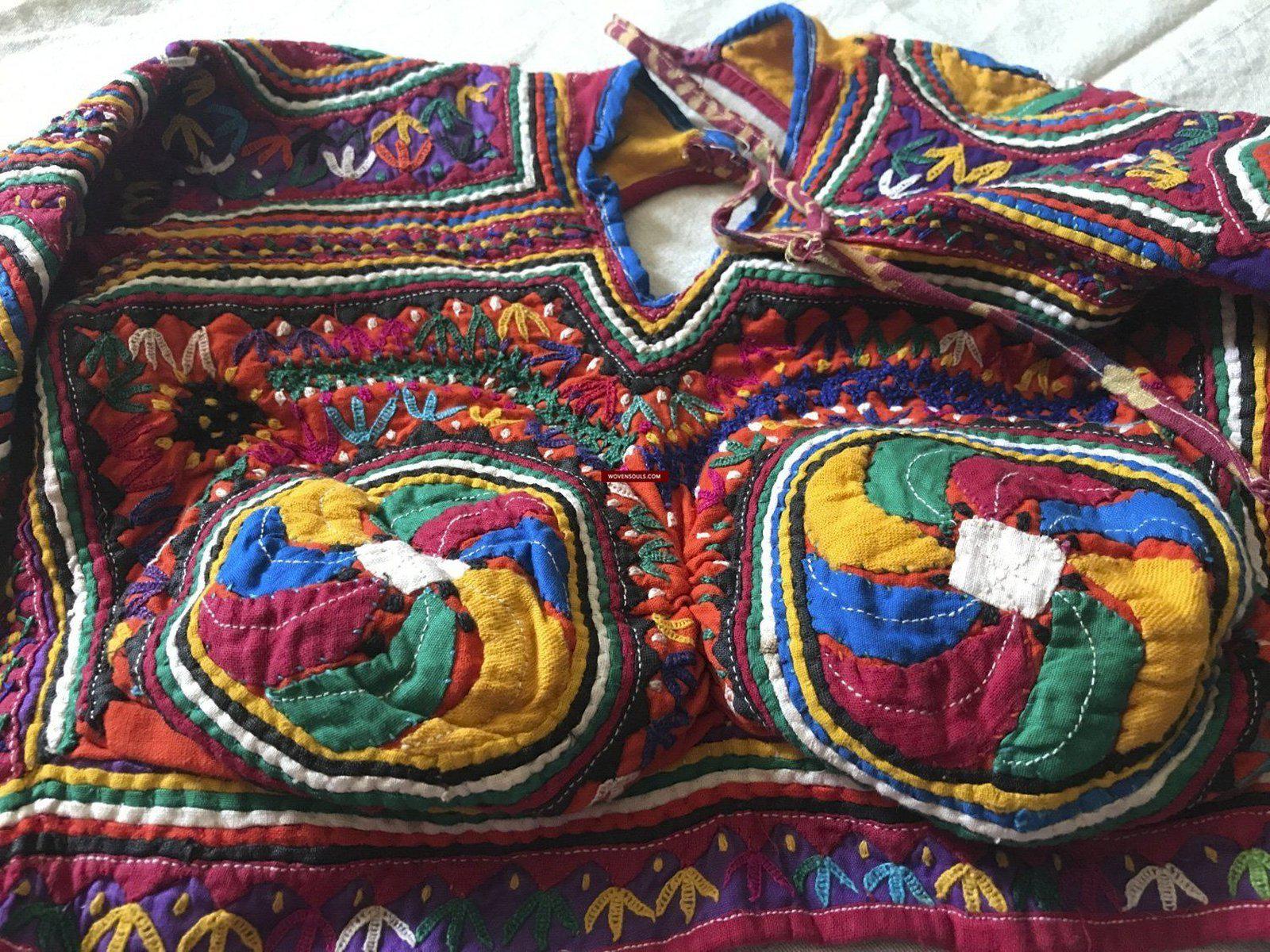 1265 Vintage Choli Blouse with Embroidery-WOVENSOULS-Antique-Vintage-Textiles-Art-Decor