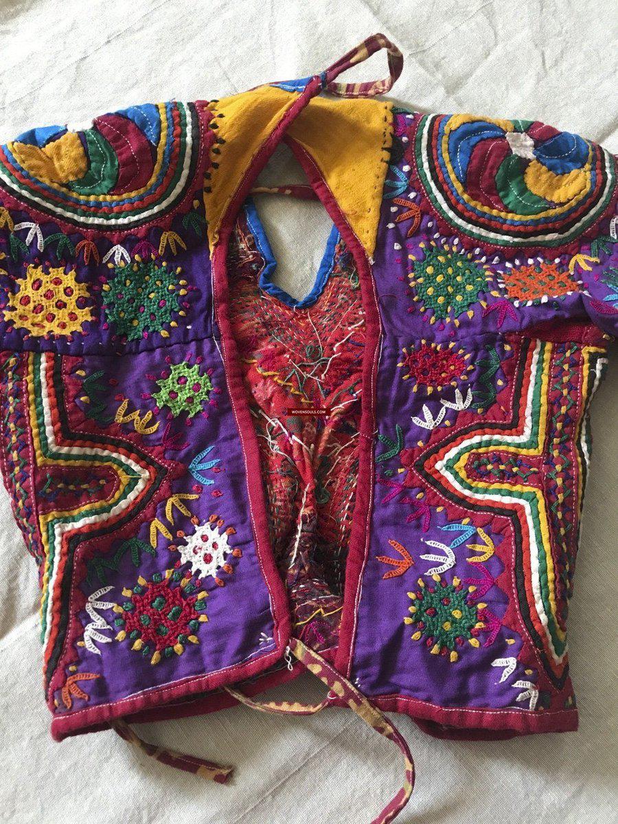 1265 Vintage Choli Blouse with Embroidery-WOVENSOULS-Antique-Vintage-Textiles-Art-Decor