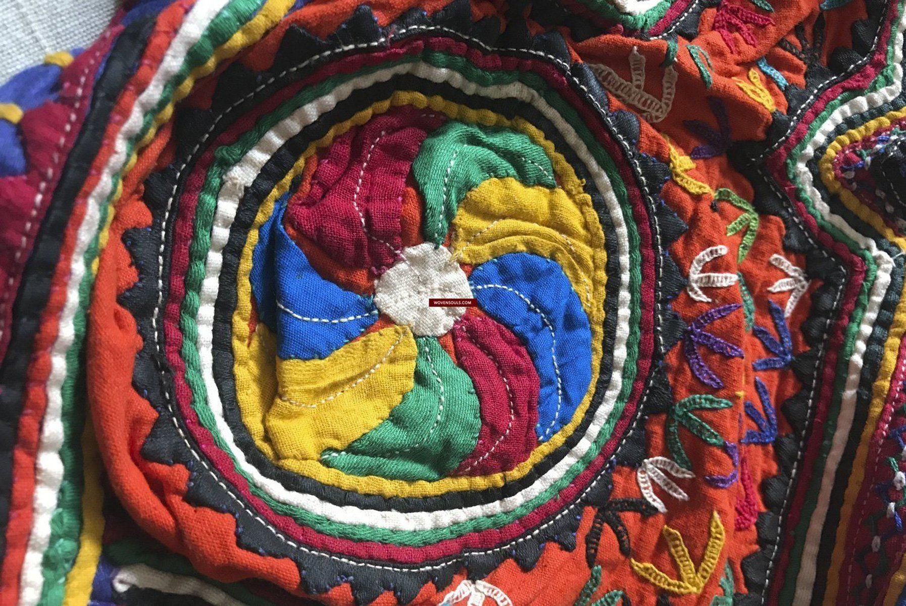 1267 Vintage Choli Blouse with Embroidery-WOVENSOULS-Antique-Vintage-Textiles-Art-Decor