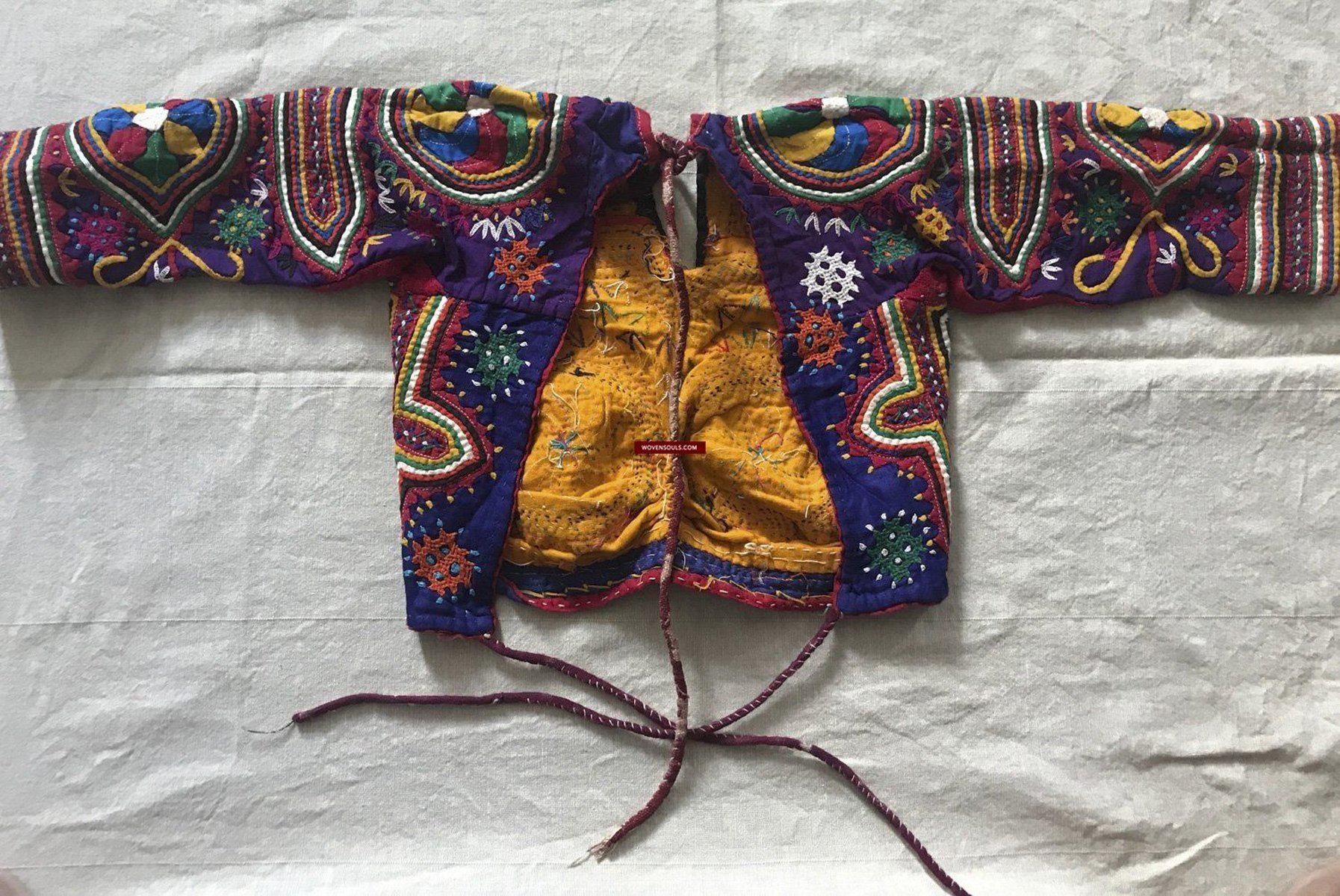 1267 Vintage Choli Blouse with Embroidery-WOVENSOULS-Antique-Vintage-Textiles-Art-Decor